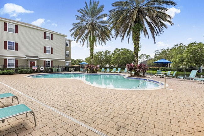 Villa Valencia Apartments