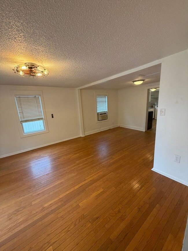 Photo - Charming 2 Bed 1 Bath Home with Fenced Backyard in Excelsior Springs
