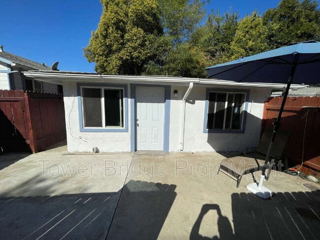 Building Photo - 474 Harding Ave Unit Apt 7