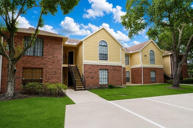 Building Photo - 8764 Mallard Reserve Dr Unit 101
