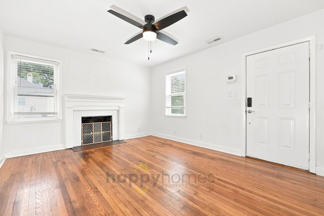 Photo - 3955 Christopher St
