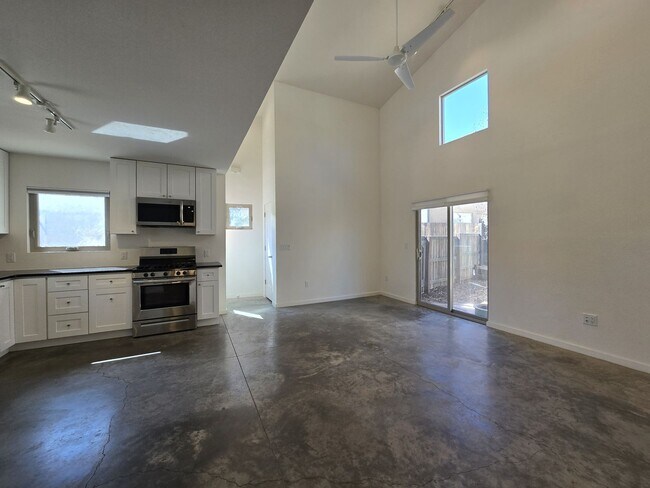 Photo - 2180 W Alameda St