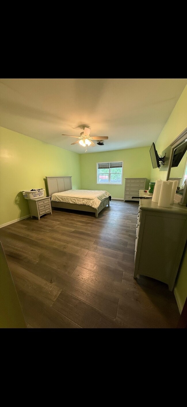 Building Photo - 439 Chloe Rd