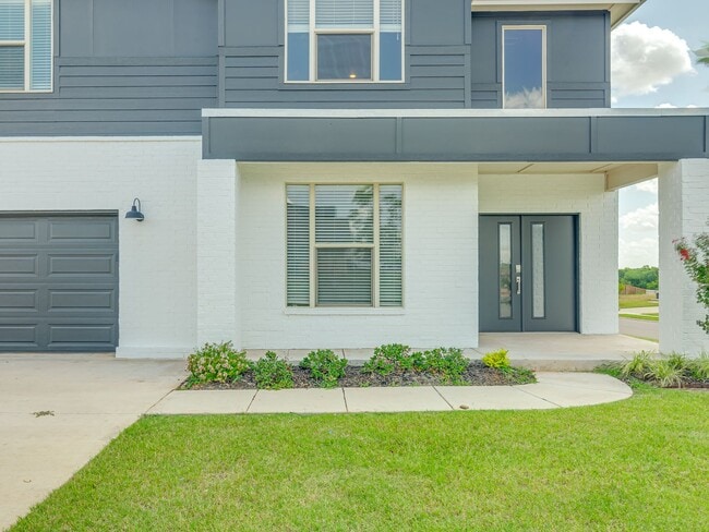Photo - Beautiful New Construction Home in Edmond/...
