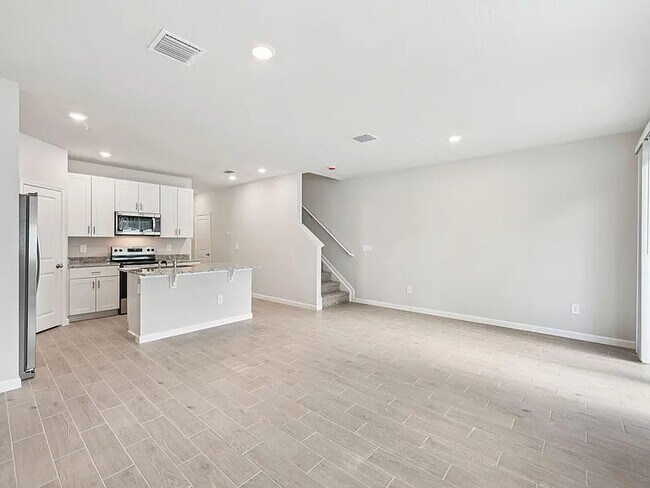 Photo - 458 Salisbury Cir