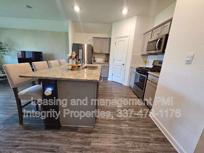 727 LAMBOT AVE