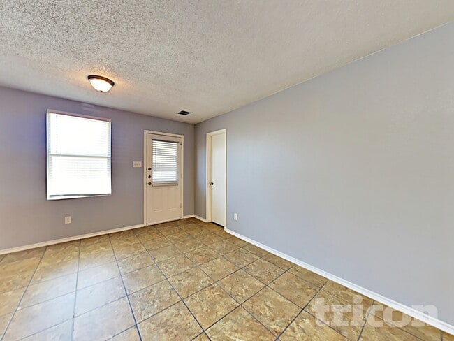 Photo - 2147 Edgewood Dr