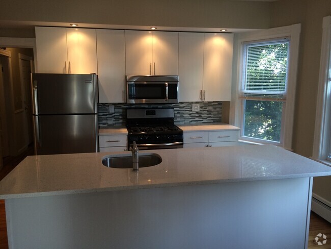 Building Photo - 624 Smith St Unit 624 Smith #2 Rental