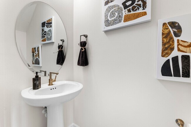 Photo - 16171 Oakview Dr