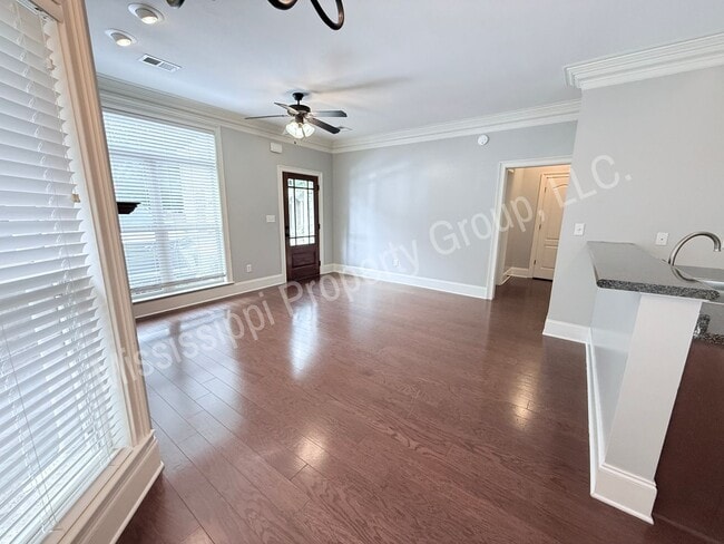 135 Fallsgrove Dr