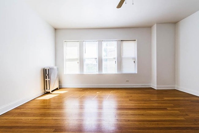 Photo - 7920-26 S Evans