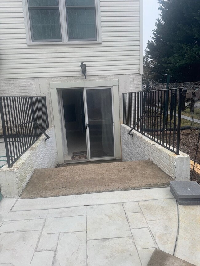 Building Photo - 5122 Lake Terrapin Dr