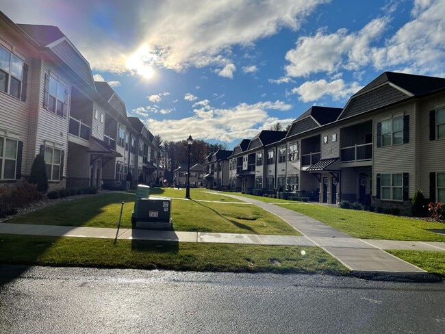 Building Photo - 708 W Creek Ln Unit 708
