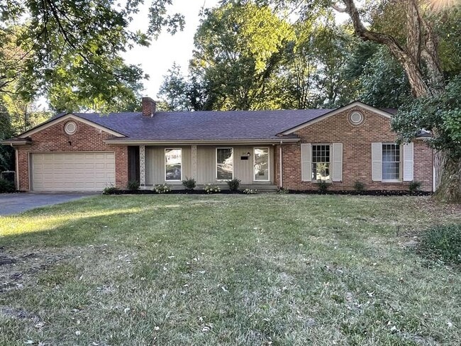 Photo - 711 Waterford Rd