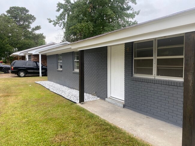 Photo - 609 Hemlock St