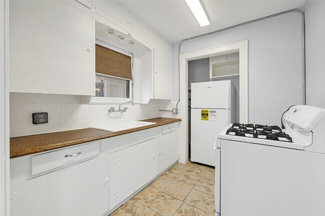 Photo - 1707 Sidney St