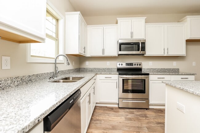 Photo - 1180 Black Oak Cir
