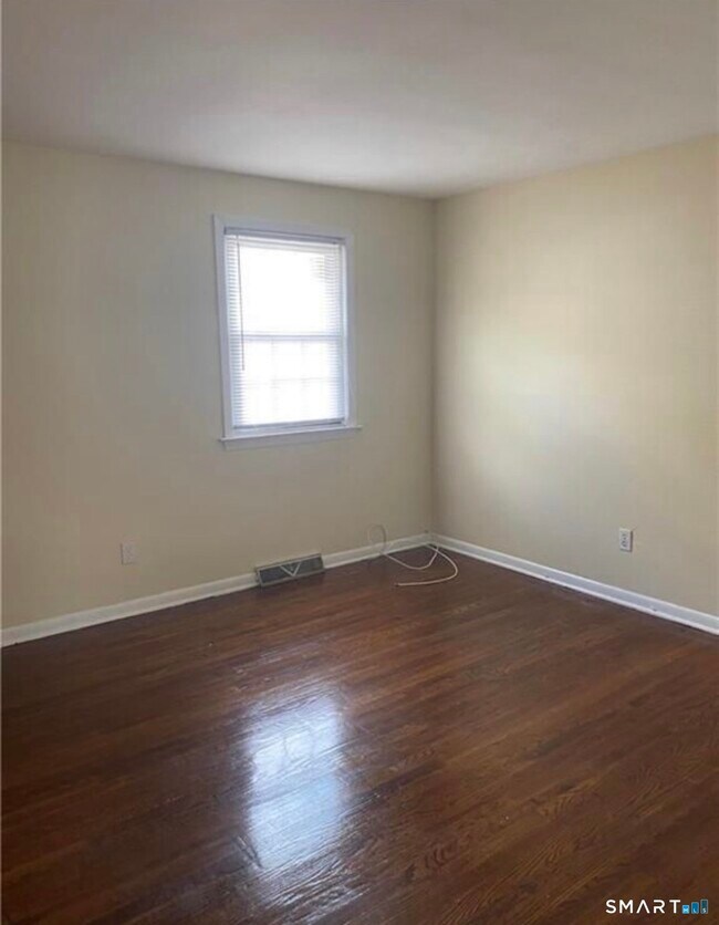 Photo - 27 Manila Ave