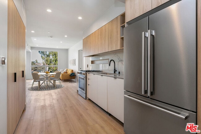 Photo - 12431 Rochester Ave Unidad 311