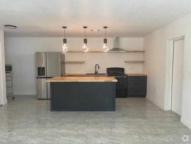 Building Photo - 1501 Loring St Rental