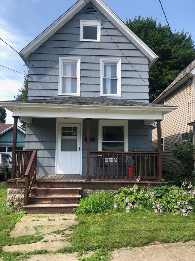 Building Photo - 4 Hopkins Ave Rental