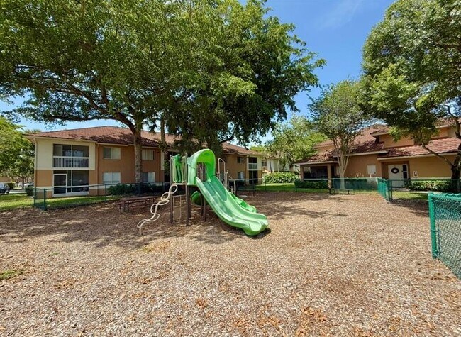 Photo - 796 NW 91st Terrace Unidad 796