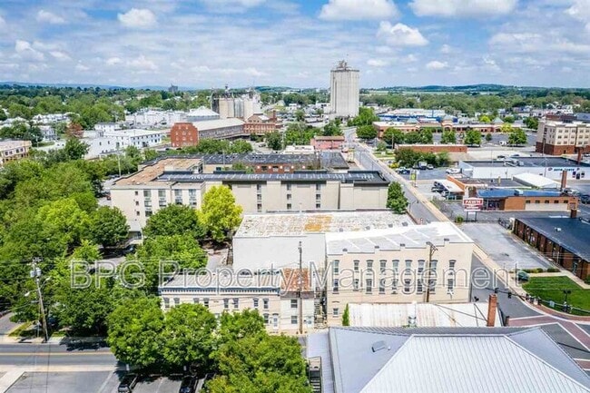 Photo - 205 N Main St