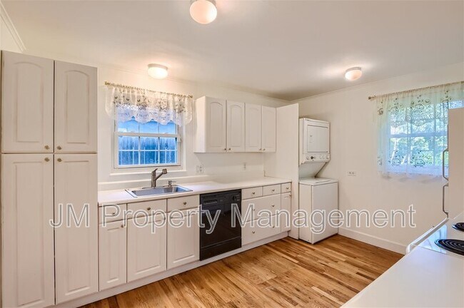 Photo - 918 Hudson St