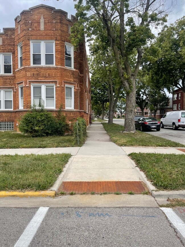 8422 S Cregier Ave Unit 2 North