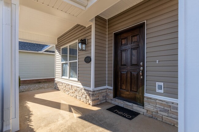 Photo - 1501 NE Dysart Woods Ln
