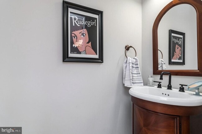 Photo - 2558 Banshire Dr