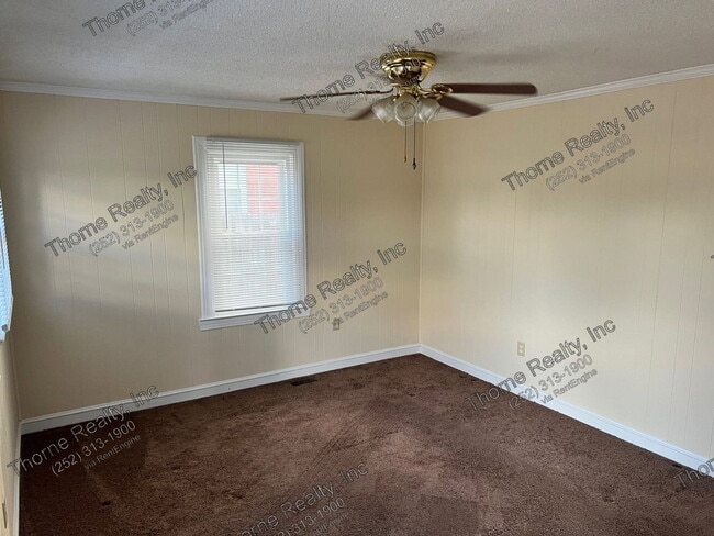 Photo - 206 Speight Ave