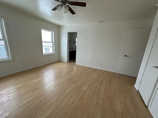 Photo - 205 Holland Ln