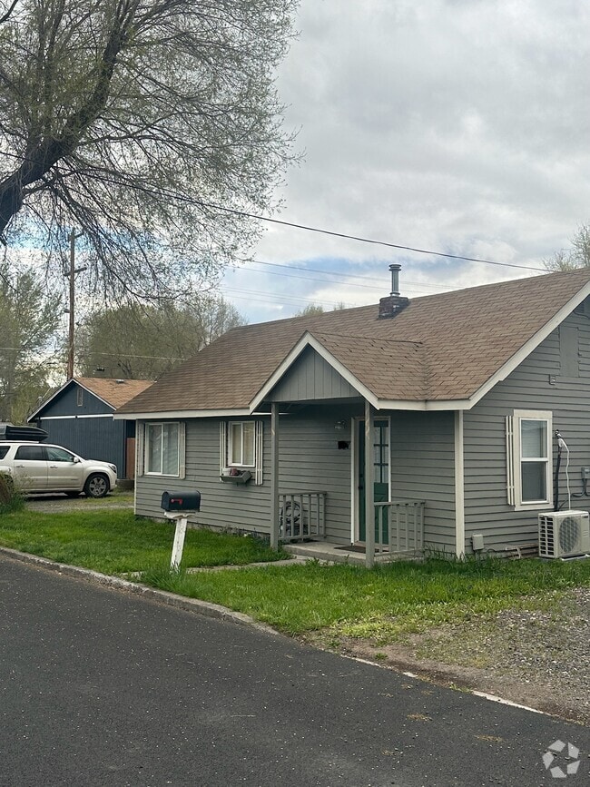 Exterior - 707 NE Holly St Rental