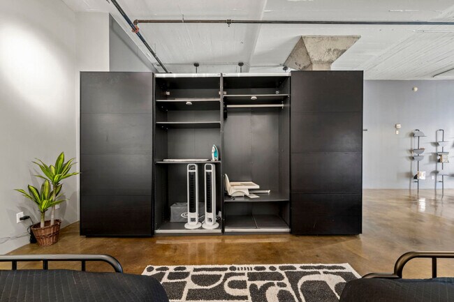 Photo - 10303-10107 107 St NW Unit ID1308642P