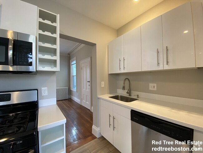 Building Photo - 15 Pleasant St Unit 1 Rental