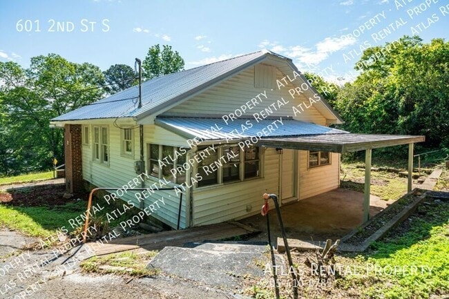 Photo - 601 2nd St S
