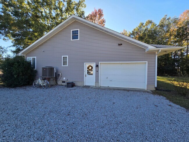 Photo - Beautiful 3 bedroom, 2 bath house with one car garage, located on Cummins Creek