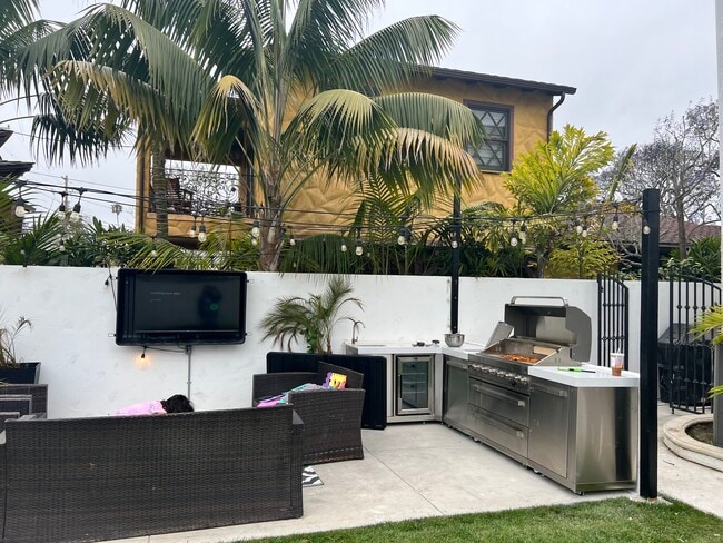 Photo - 2481 Walgrove Ave Unit 2481