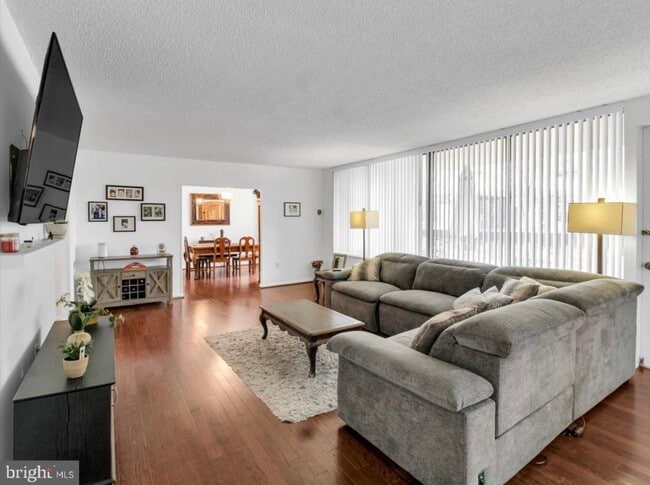 Building Photo - 3701 S George Mason Dr Unit 105N Rental