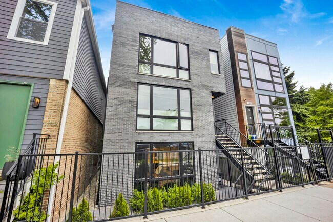 Photo - 1109 W 16th St Unit 1