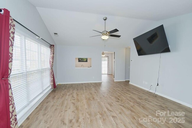 Photo - 1542 Rumstone Ln