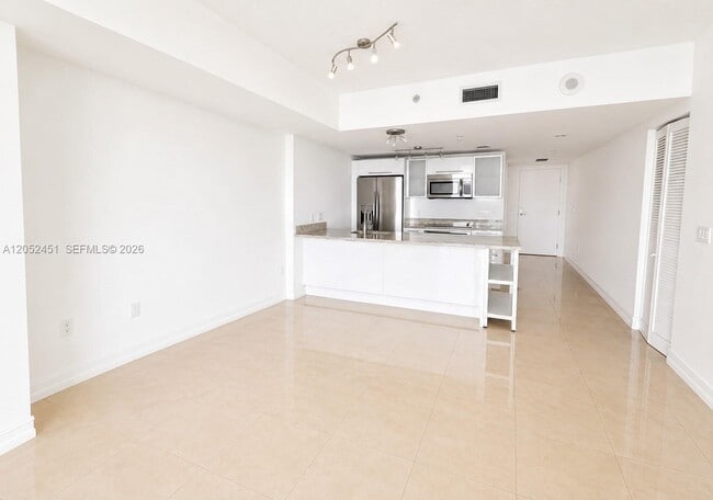 Building Photo - 185 SW 7th St Unit 2505