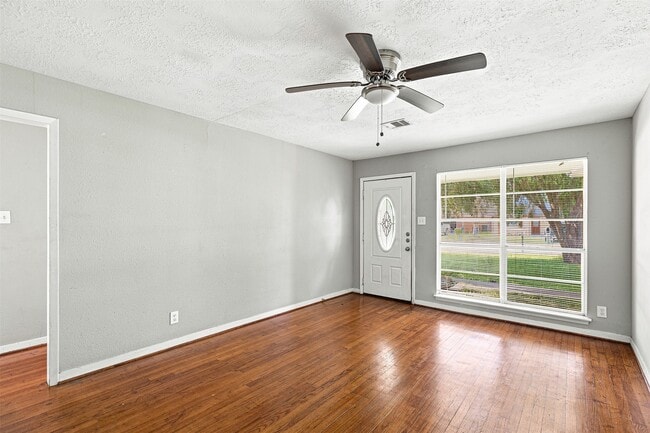 Photo - 509 Avenue J