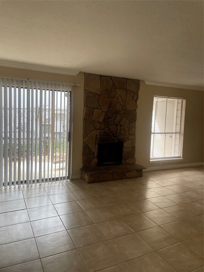 Photo - 17331 Red Oak Dr Unit 27
