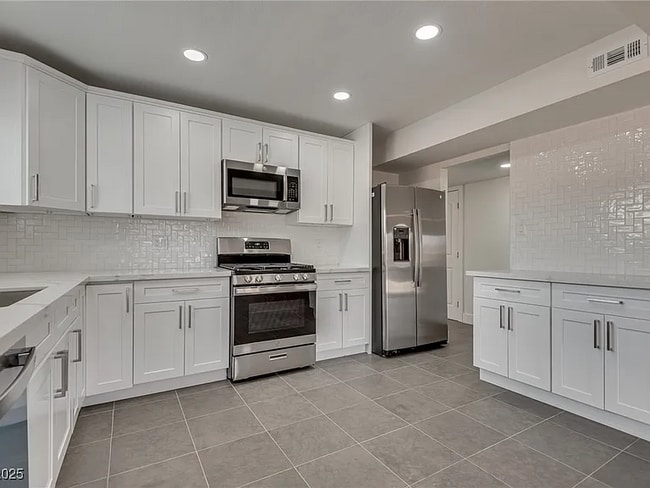 Photo - 5423 Saltaire St