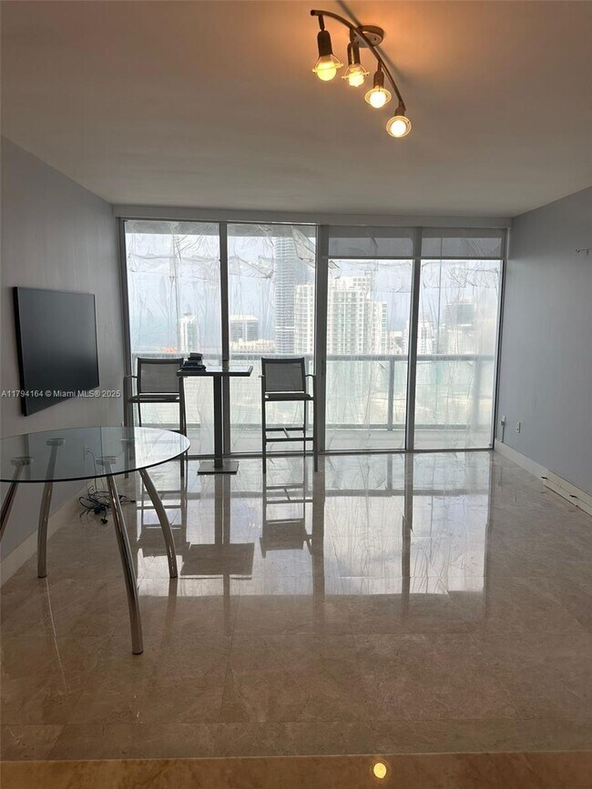 Photo - 495 Brickell Ave Unidad 5211