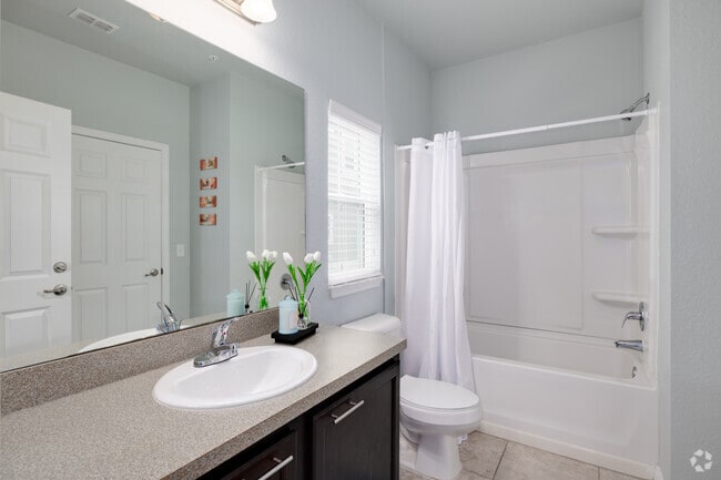 4BR, 4BA - 1,772SF - Bathroom