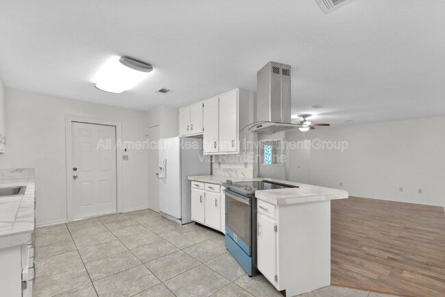 Photo - 202 Summer Ln