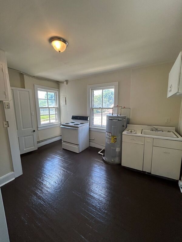 Photo - 929 Farmer St